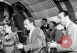 Immagine di Benny Goodman New York City USA, 1943, secondo 47 filmato di repertorio 65675031229