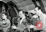 Immagine di Benny Goodman New York City USA, 1943, secondo 55 filmato di repertorio 65675031229