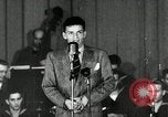 Immagine di Frank Sinatra New York City USA, 1943, secondo 4 filmato di repertorio 65675031231
