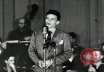 Immagine di Frank Sinatra New York City USA, 1943, secondo 9 filmato di repertorio 65675031231