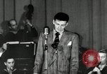 Immagine di Frank Sinatra New York City USA, 1943, secondo 25 filmato di repertorio 65675031231