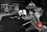 Immagine di Grande del jazz di Duke Ellington suona il pianoforte New York City USA, 1943, secondo 17 filmato di repertorio 65675031232