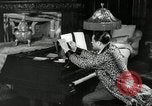 Immagine di Grande del jazz di Duke Ellington suona il pianoforte New York City USA, 1943, secondo 19 filmato di repertorio 65675031232
