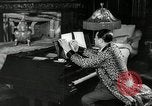 Immagine di Grande del jazz di Duke Ellington suona il pianoforte New York City USA, 1943, secondo 41 filmato di repertorio 65675031232
