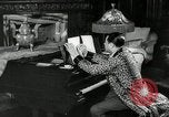 Immagine di Grande del jazz di Duke Ellington suona il pianoforte New York City USA, 1943, secondo 44 filmato di repertorio 65675031232