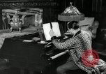 Immagine di Grande del jazz di Duke Ellington suona il pianoforte New York City USA, 1943, secondo 46 filmato di repertorio 65675031232