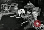 Immagine di Grande del jazz di Duke Ellington suona il pianoforte New York City USA, 1943, secondo 53 filmato di repertorio 65675031232