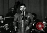 Standbild Frank Sinatra New York City USA, 1943, aus Sekunde 11 historischem Filmmaterial Videoclip 65675031234