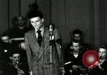 Standbild Frank Sinatra New York City USA, 1943, aus Sekunde 22 historischem Filmmaterial Videoclip 65675031234