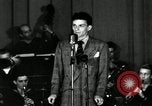 Standbild Frank Sinatra New York City USA, 1943, aus Sekunde 25 historischem Filmmaterial Videoclip 65675031234