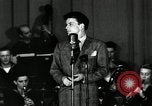 Standbild Frank Sinatra New York City USA, 1943, aus Sekunde 26 historischem Filmmaterial Videoclip 65675031234