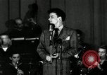 Standbild Frank Sinatra New York City USA, 1943, aus Sekunde 27 historischem Filmmaterial Videoclip 65675031234