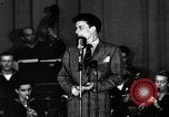 Standbild Frank Sinatra New York City USA, 1943, aus Sekunde 28 historischem Filmmaterial Videoclip 65675031234