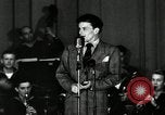 Standbild Frank Sinatra New York City USA, 1943, aus Sekunde 29 historischem Filmmaterial Videoclip 65675031234