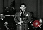 Standbild Frank Sinatra New York City USA, 1943, aus Sekunde 30 historischem Filmmaterial Videoclip 65675031234