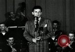 Standbild Frank Sinatra New York City USA, 1943, aus Sekunde 33 historischem Filmmaterial Videoclip 65675031234