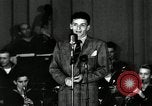 Standbild Frank Sinatra New York City USA, 1943, aus Sekunde 34 historischem Filmmaterial Videoclip 65675031234