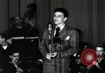 Standbild Frank Sinatra New York City USA, 1943, aus Sekunde 36 historischem Filmmaterial Videoclip 65675031234