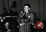 Standbild Frank Sinatra New York City USA, 1943, aus Sekunde 37 historischem Filmmaterial Videoclip 65675031234
