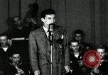 Standbild Frank Sinatra New York City USA, 1943, aus Sekunde 44 historischem Filmmaterial Videoclip 65675031234