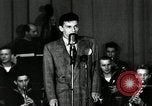 Standbild Frank Sinatra New York City USA, 1943, aus Sekunde 47 historischem Filmmaterial Videoclip 65675031234
