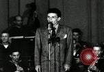 Standbild Frank Sinatra New York City USA, 1943, aus Sekunde 48 historischem Filmmaterial Videoclip 65675031234