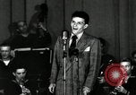 Standbild Frank Sinatra New York City USA, 1943, aus Sekunde 50 historischem Filmmaterial Videoclip 65675031234