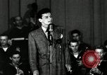 Standbild Frank Sinatra New York City USA, 1943, aus Sekunde 57 historischem Filmmaterial Videoclip 65675031234