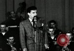 Standbild Frank Sinatra New York City USA, 1943, aus Sekunde 58 historischem Filmmaterial Videoclip 65675031234