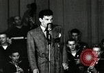 Standbild Frank Sinatra New York City USA, 1943, aus Sekunde 59 historischem Filmmaterial Videoclip 65675031234