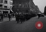 Image des prisonniers alliés Paris France, 1944, de la seconde 1 séquences d'archives historiques vidéo 65675031306