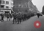 Image des prisonniers alliés Paris France, 1944, de la seconde 3 séquences d'archives historiques vidéo 65675031306