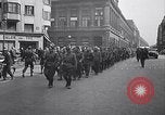 Image des prisonniers alliés Paris France, 1944, de la seconde 4 séquences d'archives historiques vidéo 65675031306