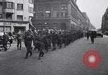 Image des prisonniers alliés Paris France, 1944, de la seconde 5 séquences d'archives historiques vidéo 65675031306