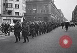 Image des prisonniers alliés Paris France, 1944, de la seconde 7 séquences d'archives historiques vidéo 65675031306
