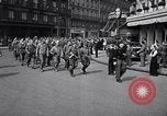 Image des prisonniers alliés Paris France, 1944, de la seconde 10 séquences d'archives historiques vidéo 65675031306