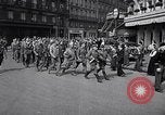 Image des prisonniers alliés Paris France, 1944, de la seconde 11 séquences d'archives historiques vidéo 65675031306