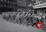 Image des prisonniers alliés Paris France, 1944, de la seconde 17 séquences d'archives historiques vidéo 65675031306