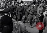 Image des prisonniers alliés Paris France, 1944, de la seconde 32 séquences d'archives historiques vidéo 65675031306
