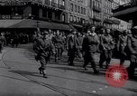 Image des prisonniers alliés Paris France, 1944, de la seconde 42 séquences d'archives historiques vidéo 65675031306