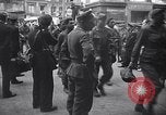 Image des prisonniers alliés Paris France, 1944, de la seconde 59 séquences d'archives historiques vidéo 65675031306