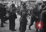 Image des prisonniers alliés Paris France, 1944, de la seconde 61 séquences d'archives historiques vidéo 65675031306