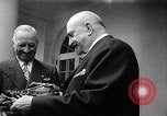 Immagine di Il Presidente Truman saluta i capi di Stato United States USA, 1948, secondo 8 filmato di repertorio 65675031323