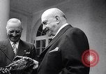 Immagine di Il Presidente Truman saluta i capi di Stato United States USA, 1948, secondo 9 filmato di repertorio 65675031323