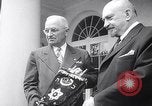 Immagine di Il Presidente Truman saluta i capi di Stato United States USA, 1948, secondo 22 filmato di repertorio 65675031323