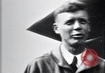 Standbild Charles Lindbergh Curtiss Field New York USA, 1927, aus Sekunde 4 historischem Filmmaterial Videoclip 65675031351