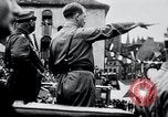 Standbild Adolf Hitler an der Sammlung und Parade Deutschland, 1939, aus Sekunde 4 historischem Filmmaterial Videoclip 65675031407
