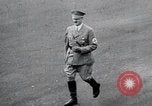 Standbild Adolf Hitler an der Sammlung und Parade Deutschland, 1939, aus Sekunde 5 historischem Filmmaterial Videoclip 65675031407