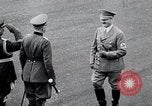 Standbild Adolf Hitler an der Sammlung und Parade Deutschland, 1939, aus Sekunde 9 historischem Filmmaterial Videoclip 65675031407