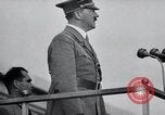 Standbild Adolf Hitler an der Sammlung und Parade Deutschland, 1939, aus Sekunde 15 historischem Filmmaterial Videoclip 65675031407